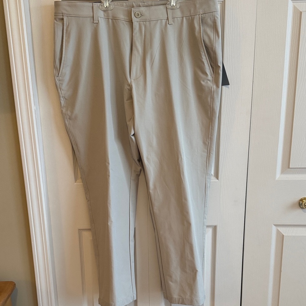Under Armour Men's Light khaki Golf Pants